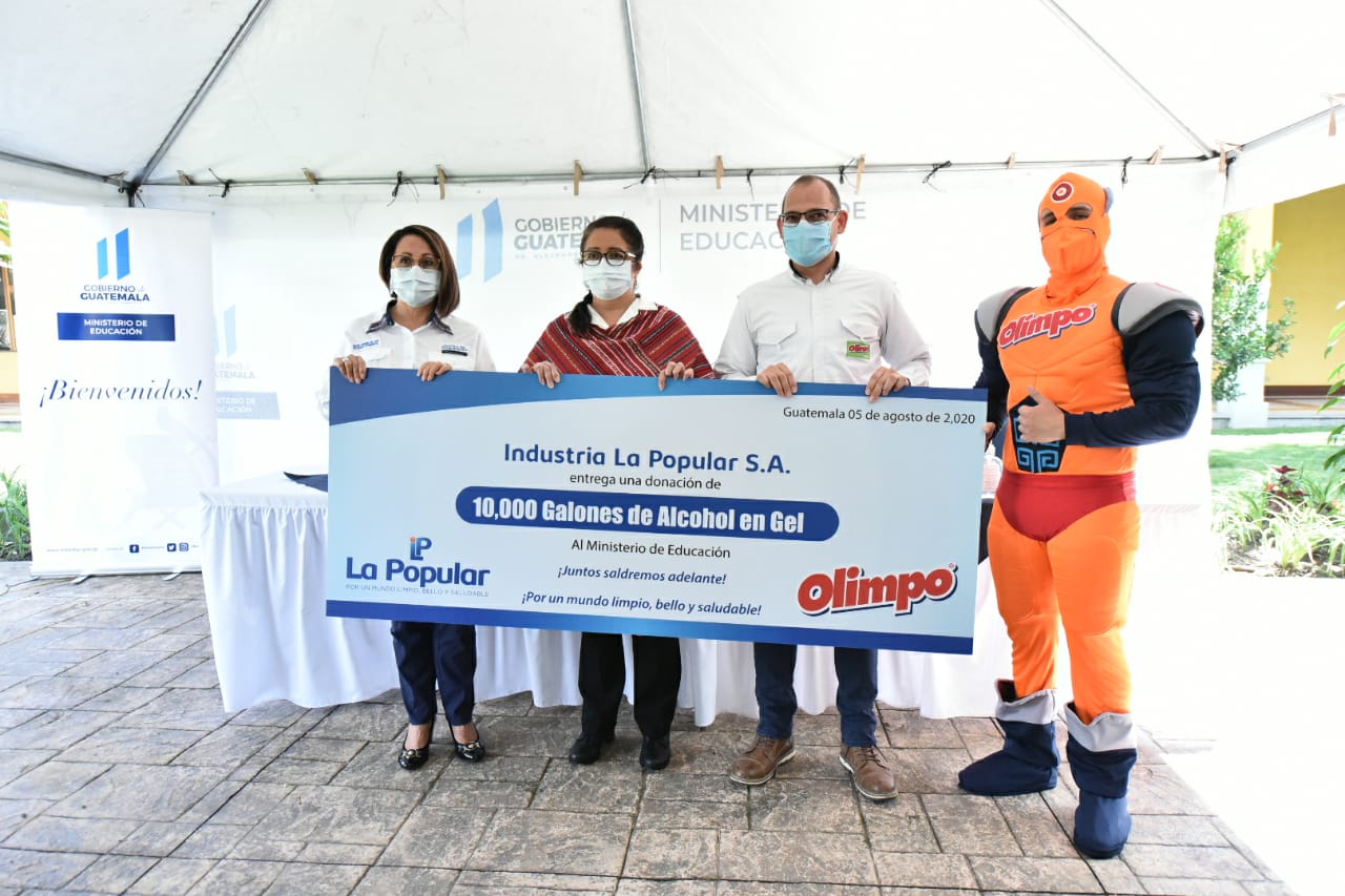 Centro de Gobierno gestiona donación de 10 mil galones de gel antibacterial para Mineduc