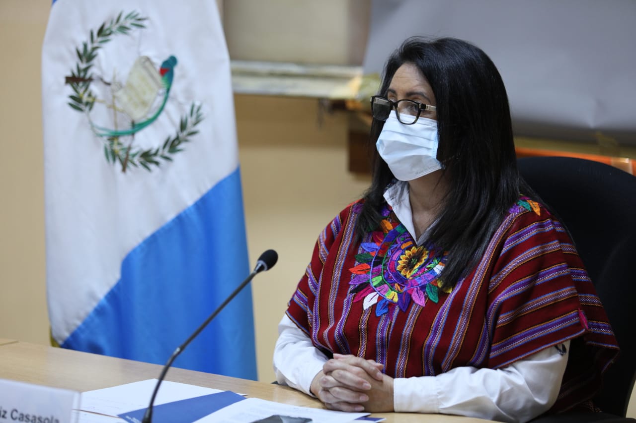 Otorgan 30 mil becas para estudiantes graduandos del sector público