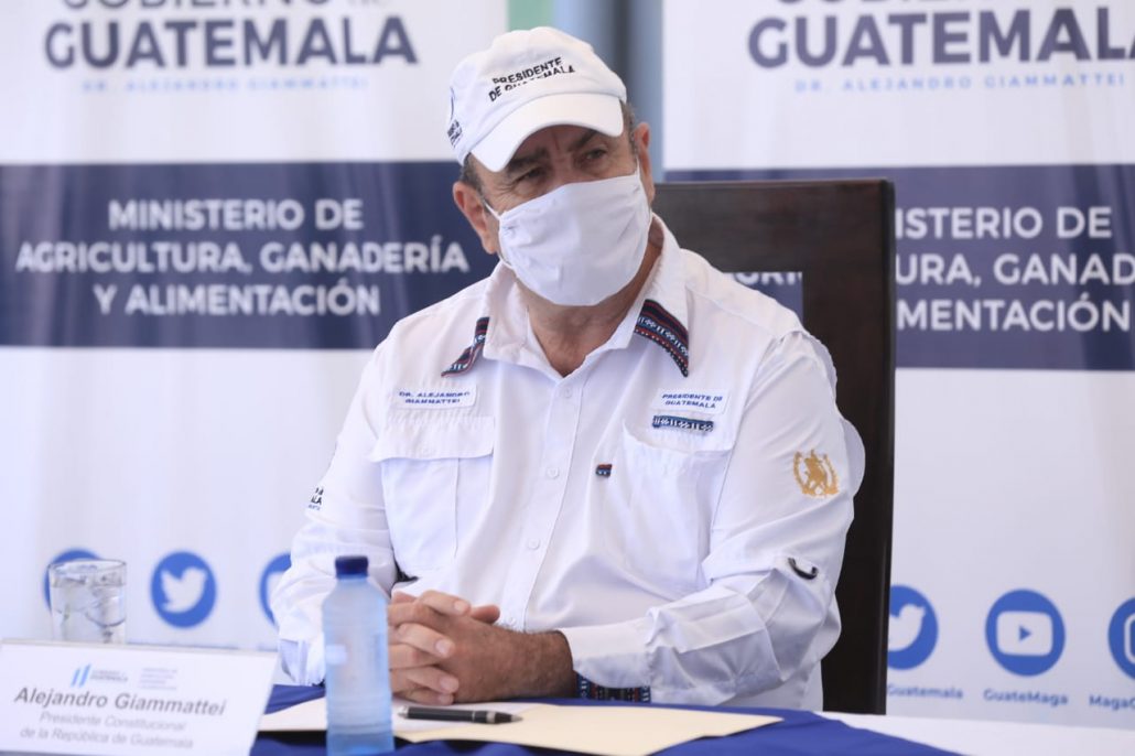 Presidente Alejandro Giammattei da positivo a prueba de COVID-19