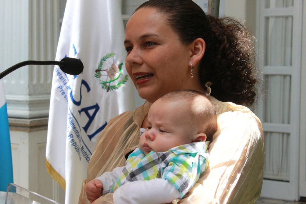 Mujer: Sesan, amiga de la lactancia materna