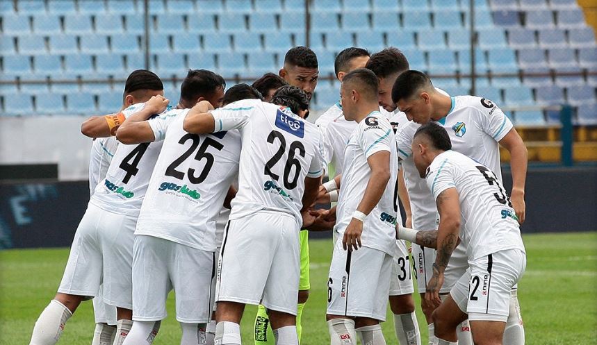 Comunicaciones toma el liderato en el inicio del futbol guatemalteco