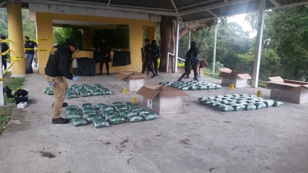 PNC decomisa 132 paquetes con marihuana en la ruta Interamericana