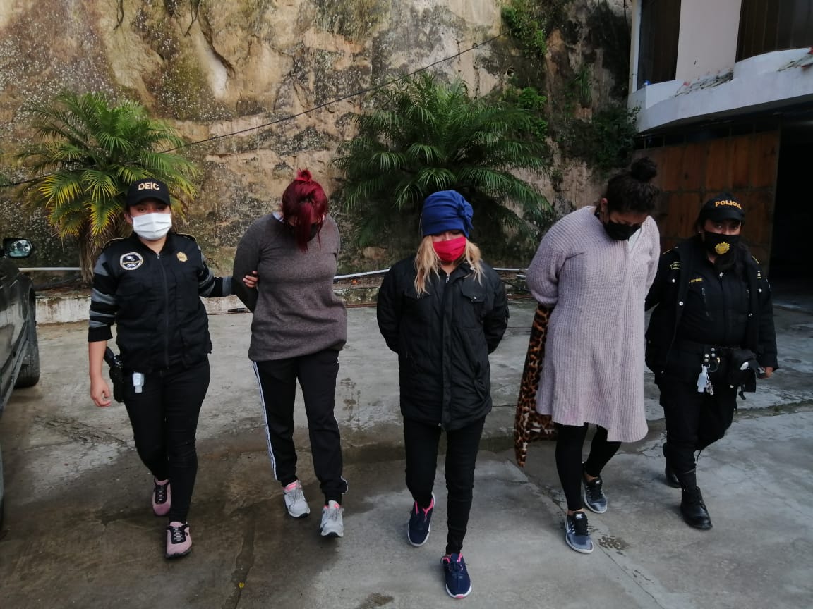 Detienen a 8 adultos y rescatan a 2 adolescentes en autohotel de Huehuetenango