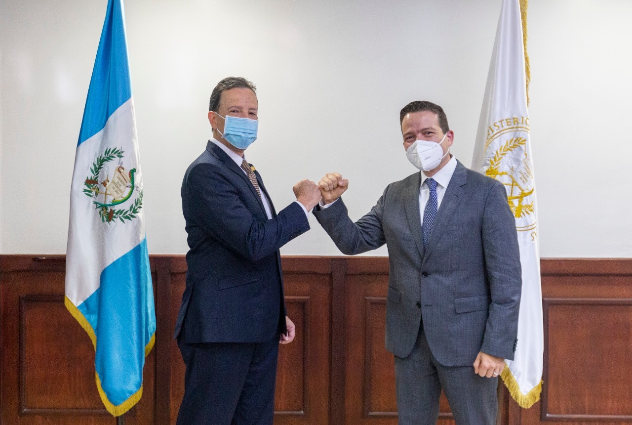 Ministro de Finanzas aborda el crecimiento económico con vicepresidente electo del BCIE
