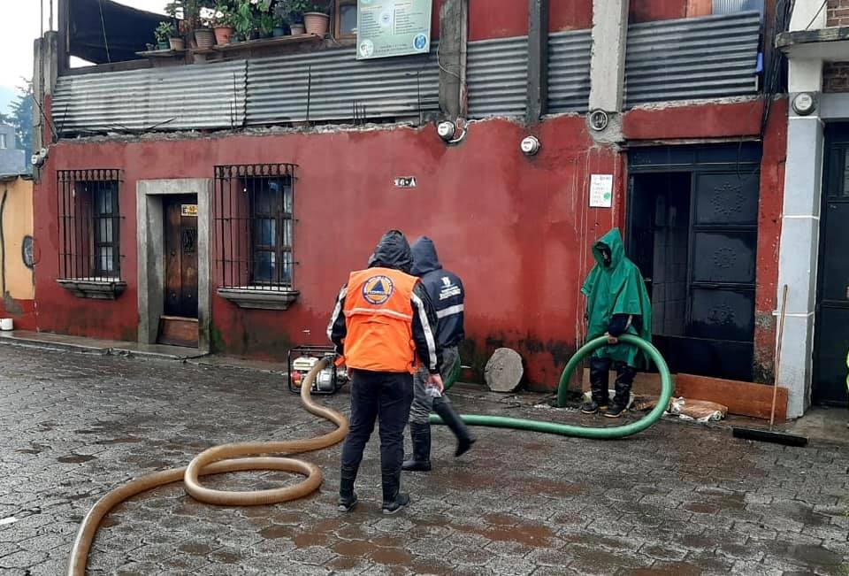 Conred asiste a familias afectadas por la lluvia en Sacatepéquez
