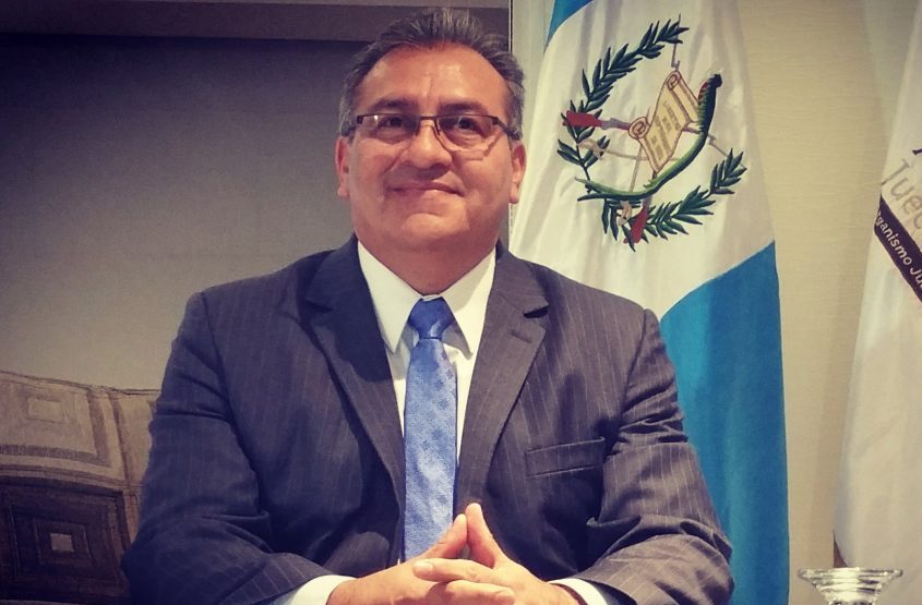 Presidente Giammattei lamenta fallecimiento de magistrado Bonerge Mejía