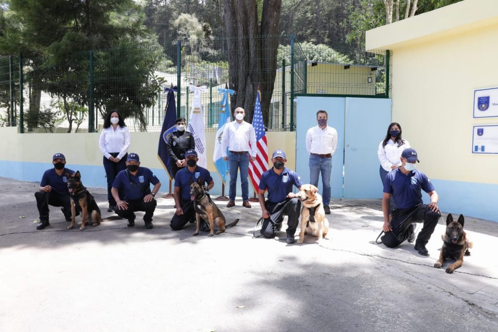 Agentes K-9, amigos de la seguridad juvenil