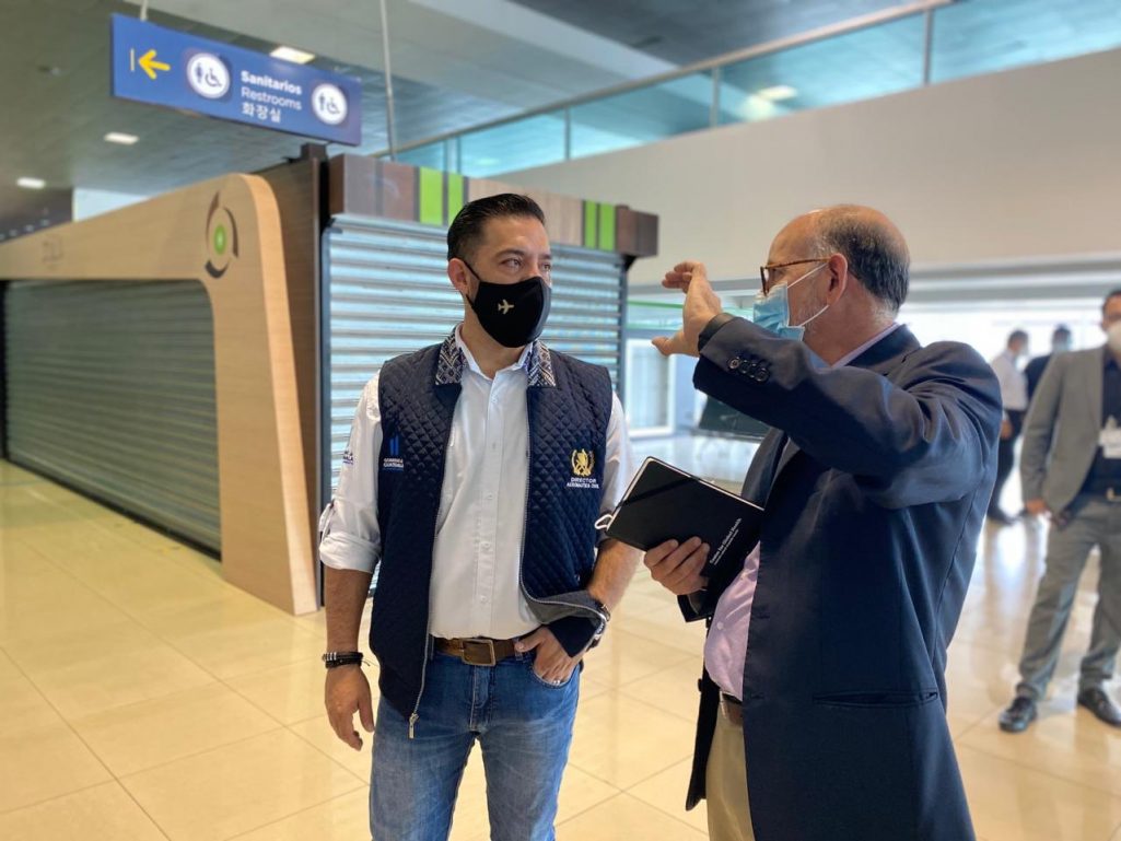 Supervisan protocolos sanitarios del Aeropuerto Internacional La Aurora