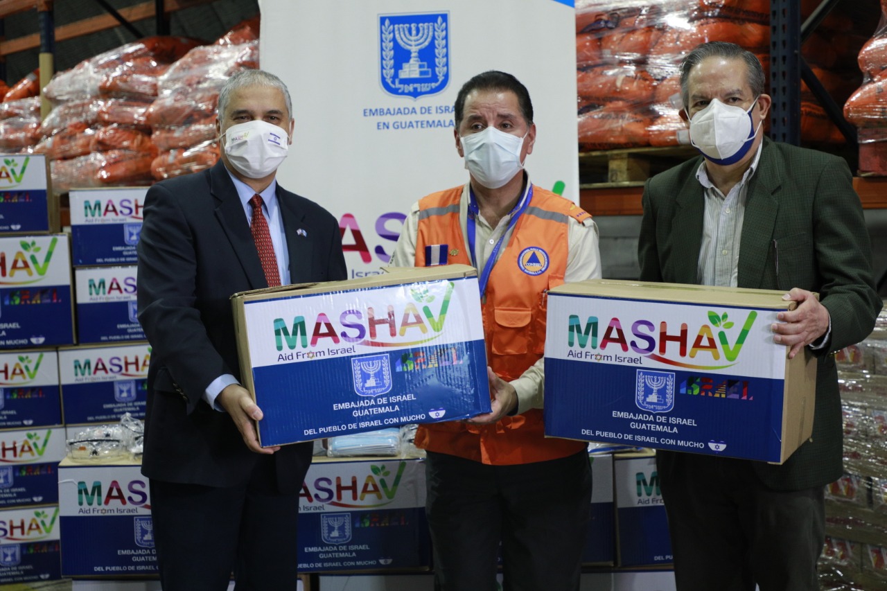 Ministerio de Salud recibe donación de equipo de protección personal por COVID-19