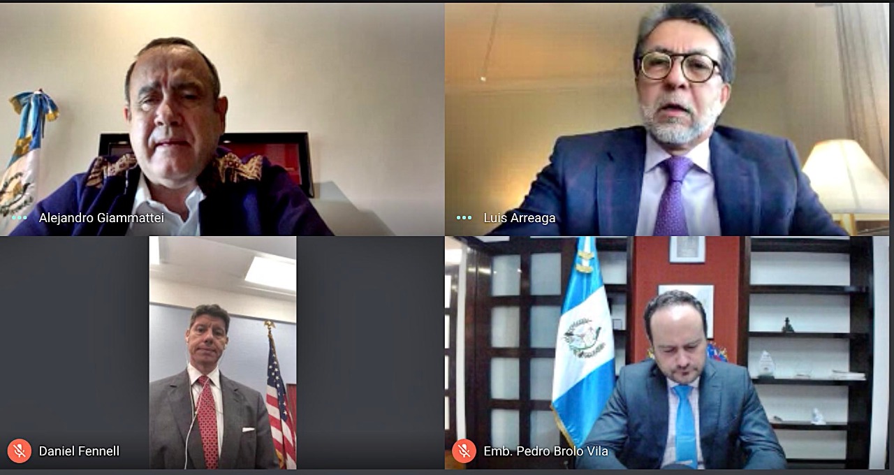 Presidente agradece a embajador de Estados Unidos por trabajo y colaboración