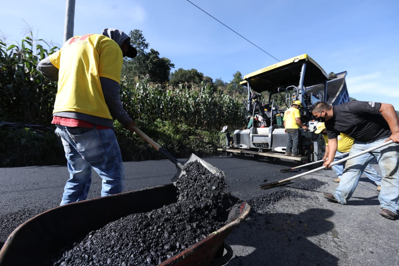 Reposición de carretera en Sololá avanza en 75 por ciento