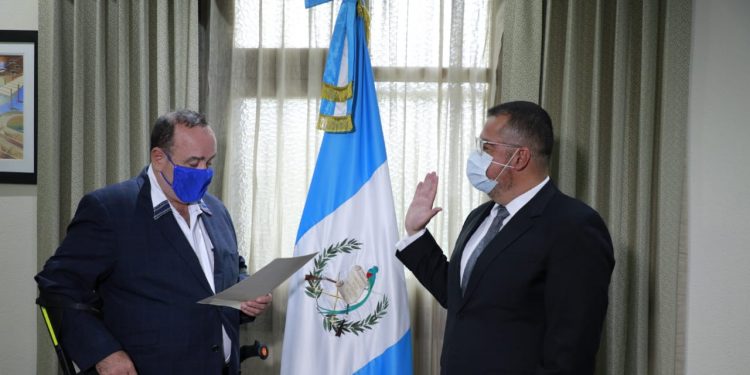 Felipe Aguilar, ministro de Cultura y Deportes, da positivo a prueba de coronavirus