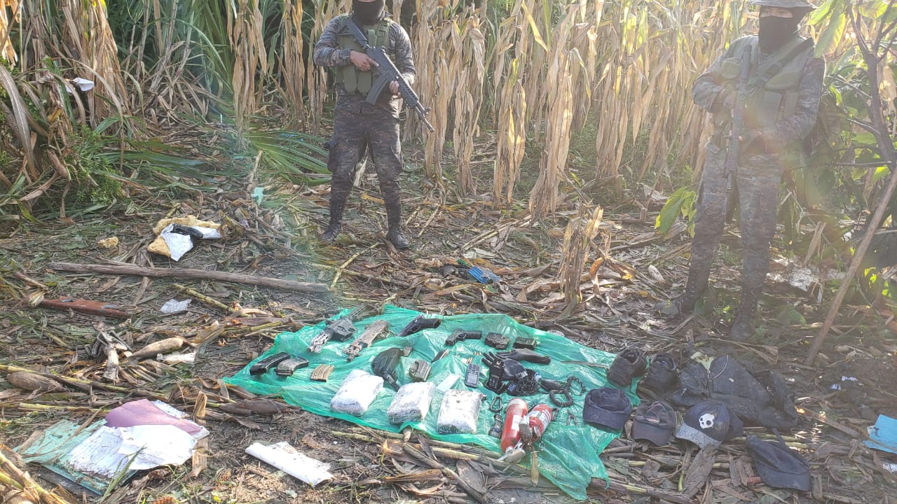 Soldados localizan jet con armas y droga que se desploma en Alta Verapaz