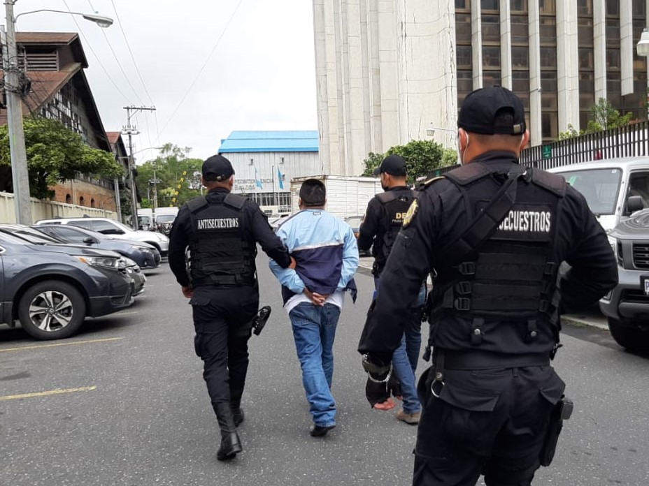 Más de 41 mil personas detenidas por incumplir restricciones de estado de calamidad