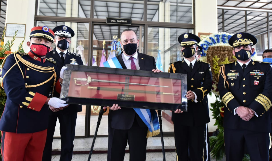 Presidente Giammattei participa en el 147 aniversario de la Escuela Politécnica