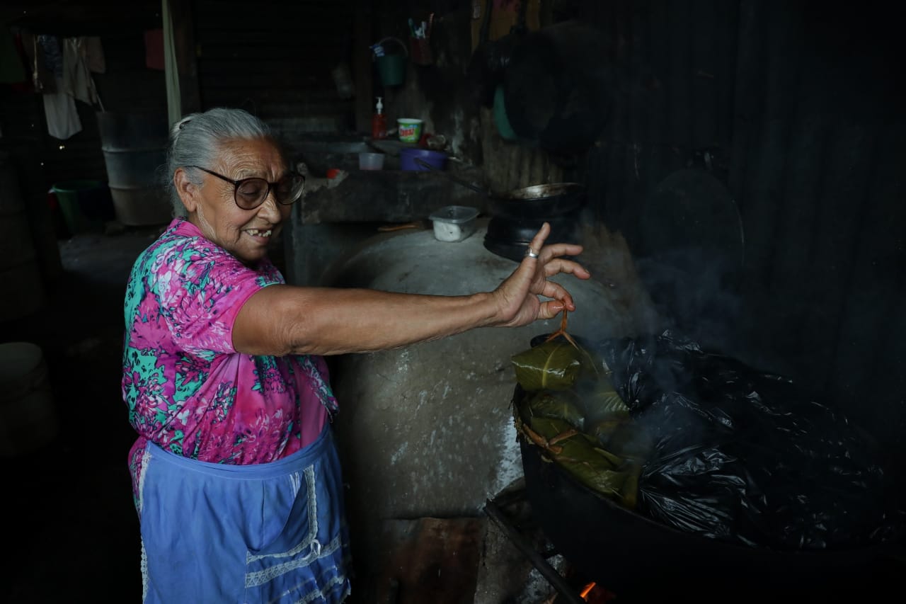 Adultos mayores de Villa Nueva agradecen aporte de Gobierno