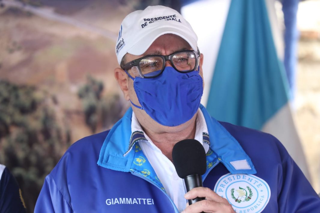 Salud del presidente Alejandro Giammattei continúa estable por COVID-19