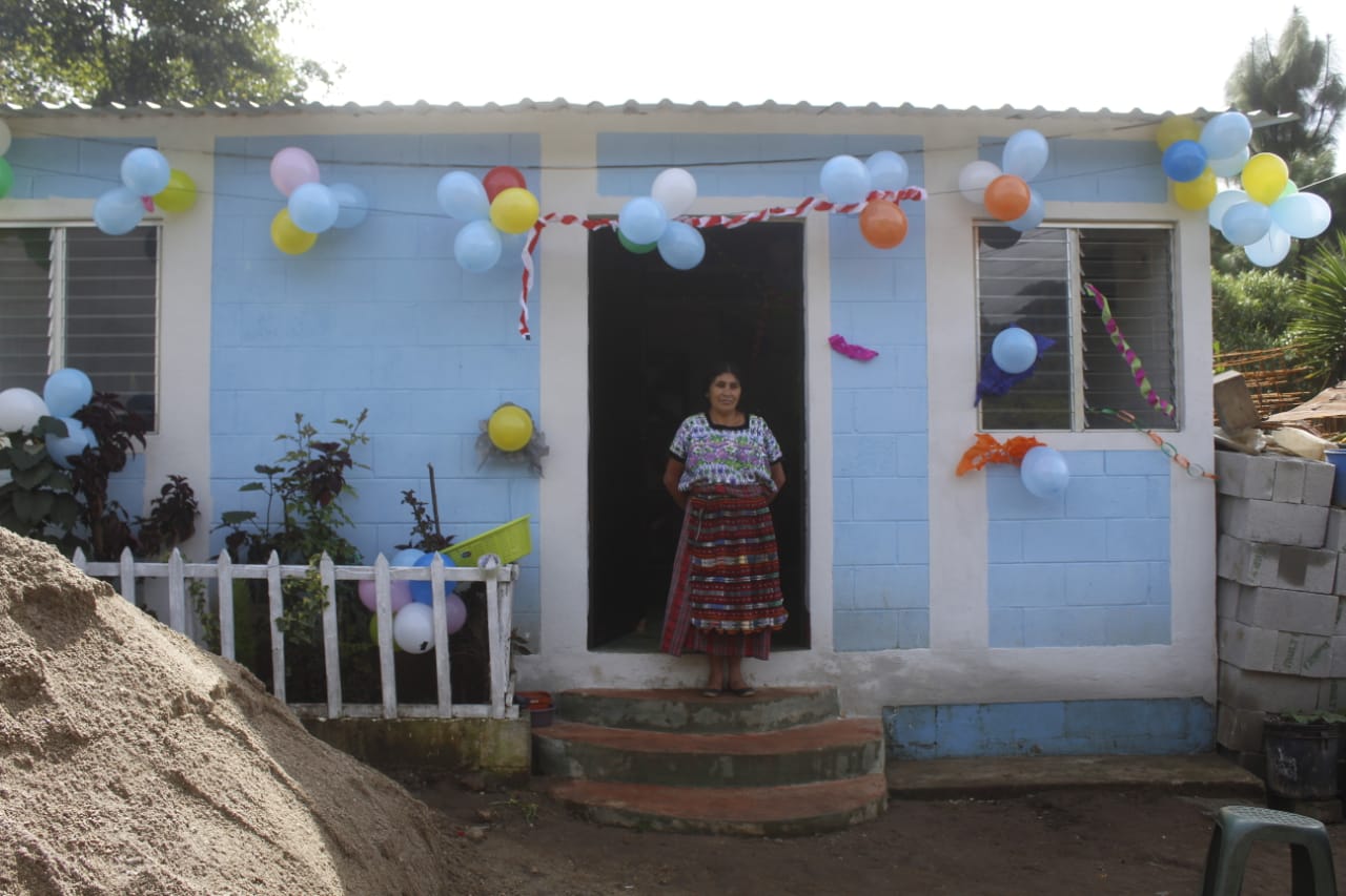 Familias de Tecpán reciben vivienda digna
