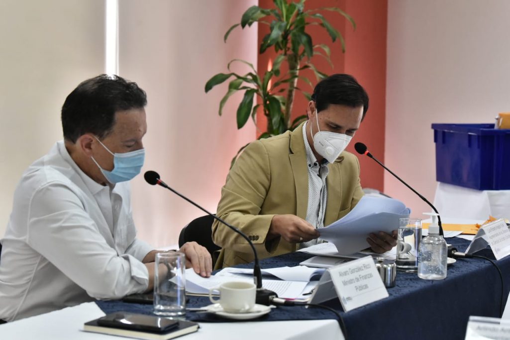 Directorio de la SAT: Comisión de postulación revisa pruebas de descargo y da luz verde a 10 candidatos