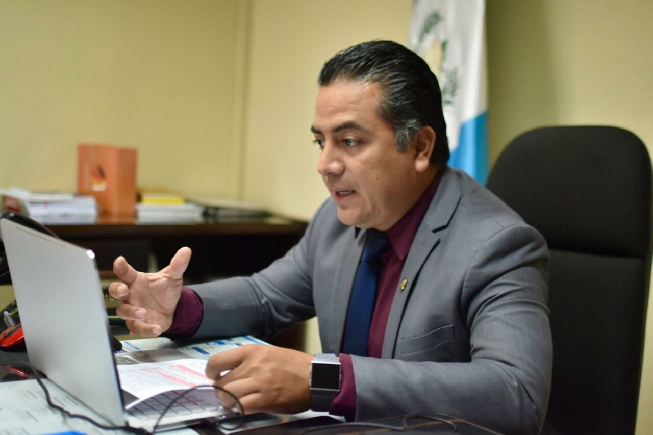 Vecinos de Alta Verapaz se benefician con 400 plazas laborales