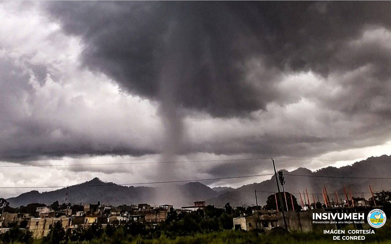 Minitornado sorprende a población de Esquipulas