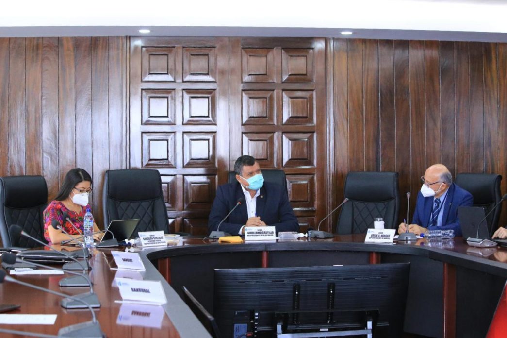 Ejecutivo verifica avances en promoción de solidez y otorgamiento de créditos bancarios
