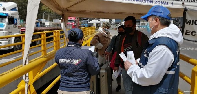 Colombia prevé reabrir su frontera con Ecuador el 1 de noviembre