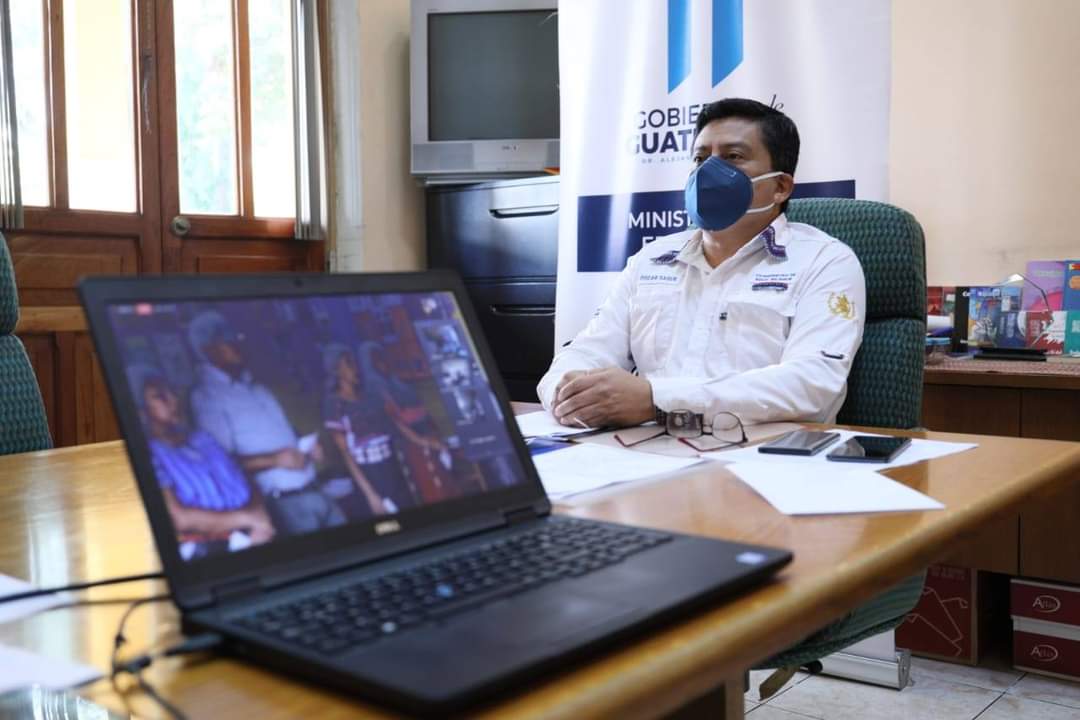 Mineduc concluye capacitación de 829 docentes en idioma poqomam