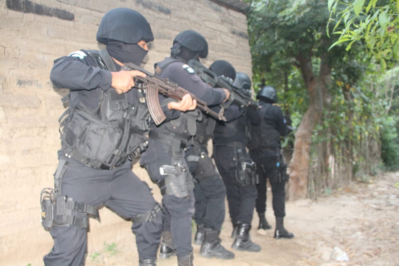 Comando Antisecuestros de la PNC captura a padre e hijo en Baja Verapaz