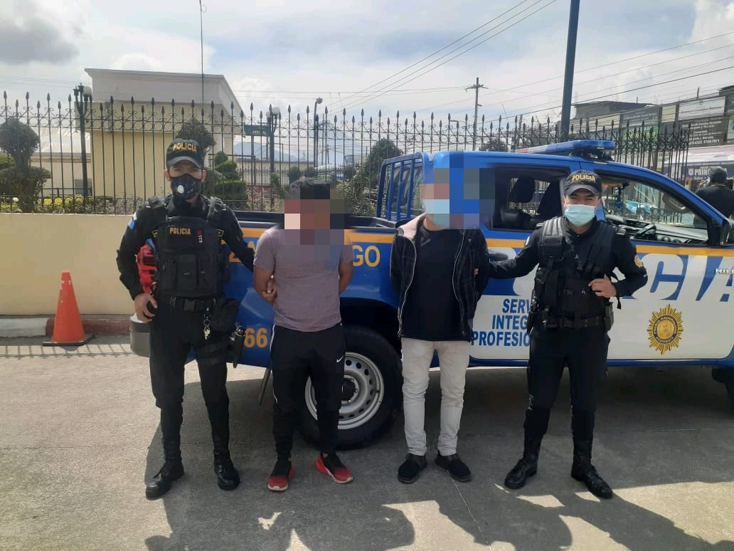 Policía rescata a adolescente reportada como desaparecida y detiene a dos hombres