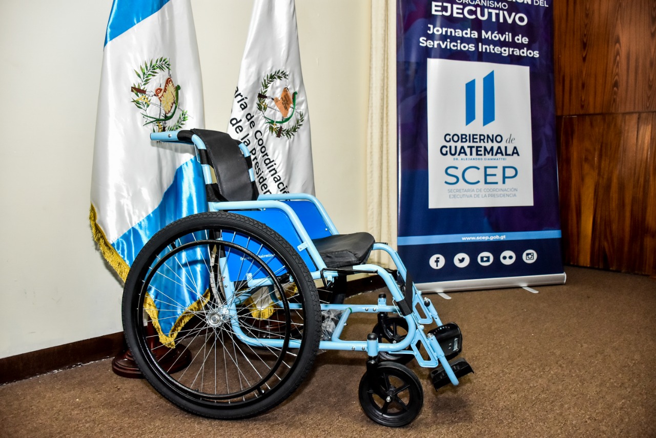Entregan sillas de ruedas para los vecinos de Escuintla y Petén