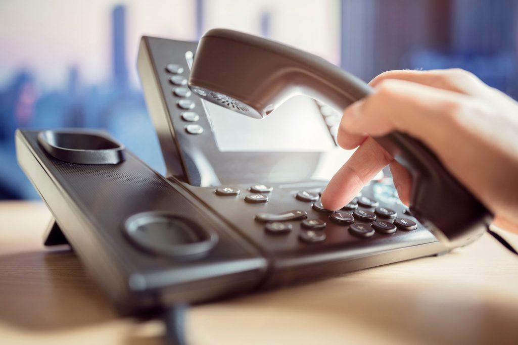 Cómo pueden las empresas obtener un número telefónico de cuatro dígitos