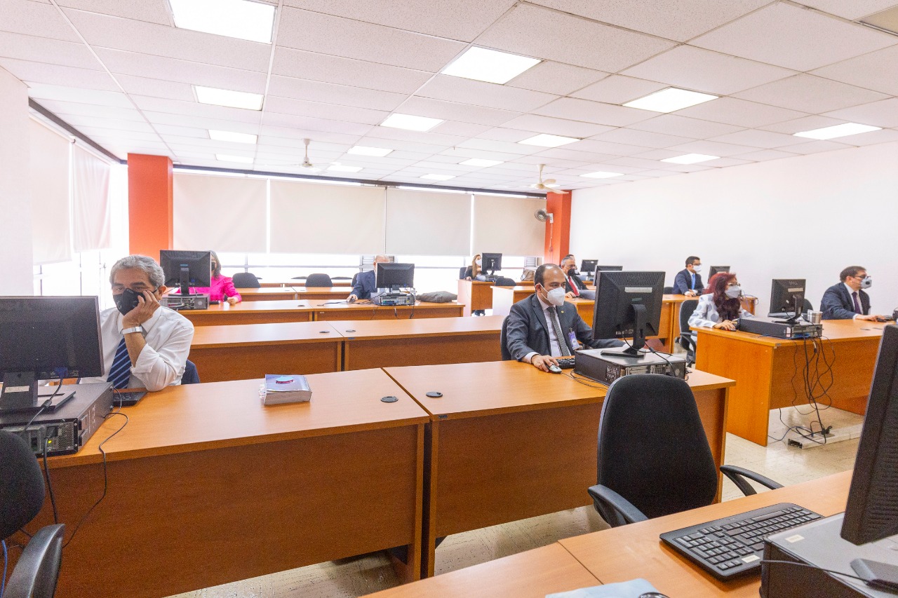Aspirantes a ocupar el directorio de la SAT realizan pruebas técnicas y psicométricas