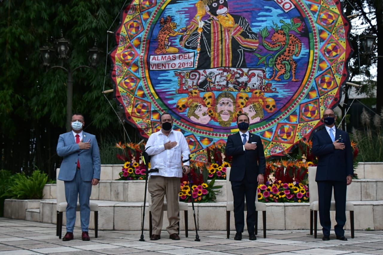 Presidente llama a no olvidar las tradiciones del Día de Todos los Santos