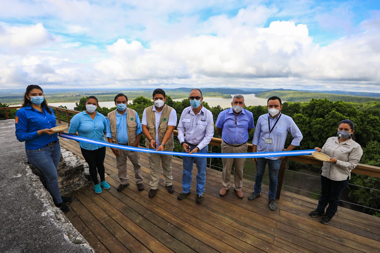 Parque Nacional Yaxhá inaugura escalinata y estructura panorámica