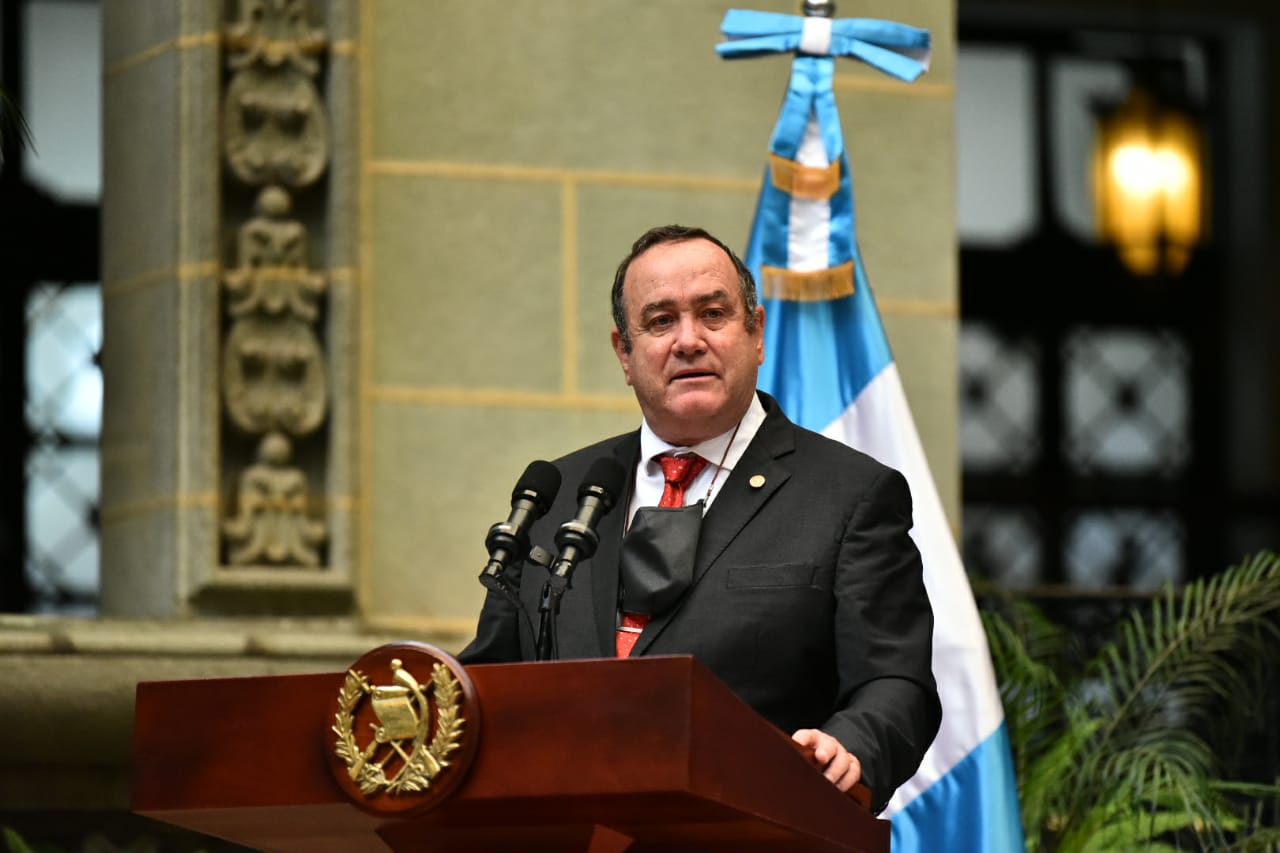 Presidente ordena a Comisión contra la Corrupción revisar transferencias en Caminos