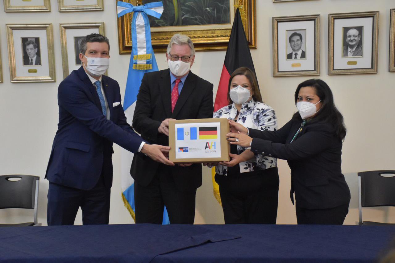 Guatemala recibe donación de 23 mil 520 pruebas de coronavirus