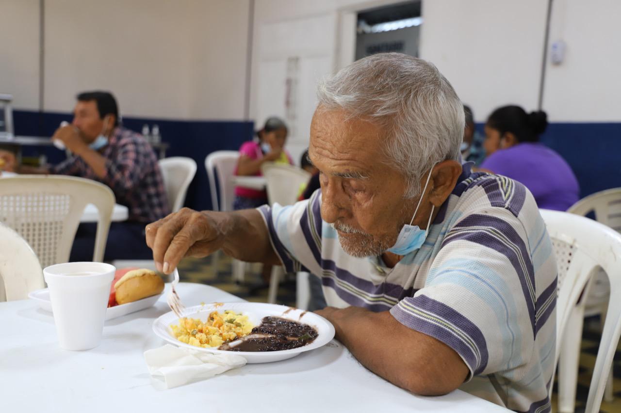Comedores sociales sirven 1,4 millones de raciones de alimentos