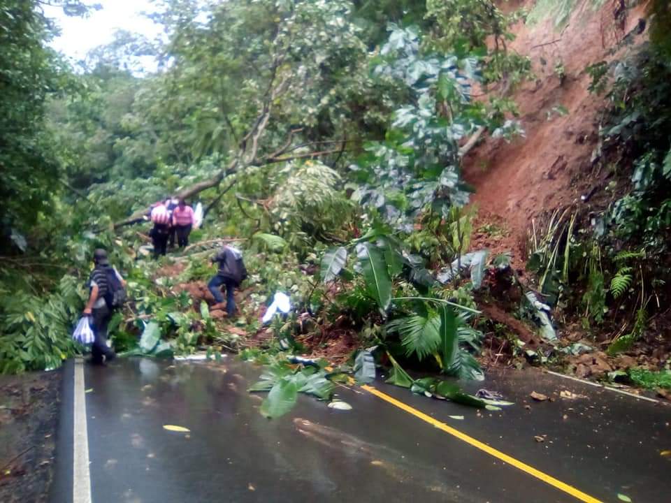 Coordinan acciones tras derrumbe que afecta a 3 mil personas en San Marcos