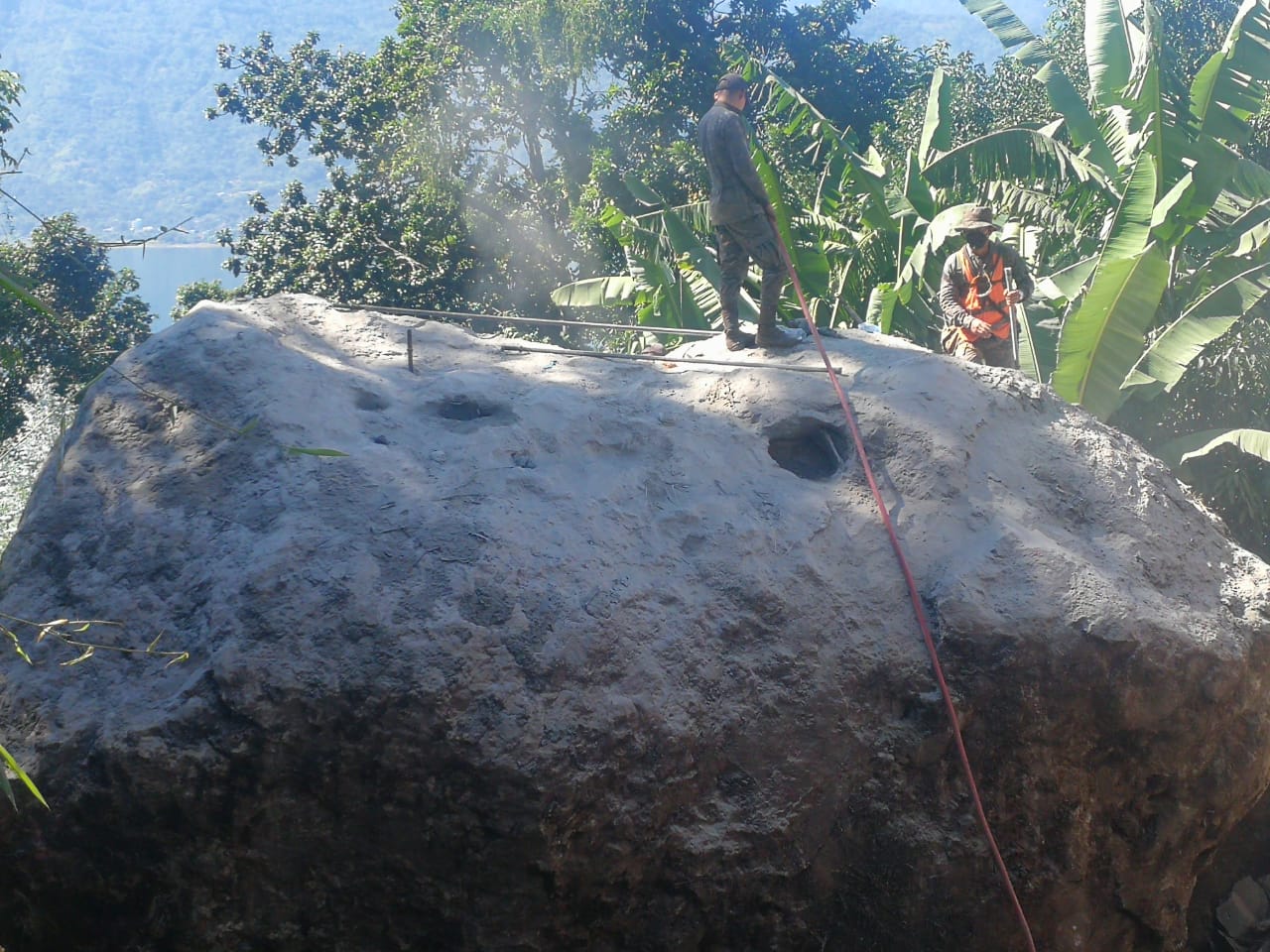 Ejército destruye rocas de gran tamaño para evitar tragedias