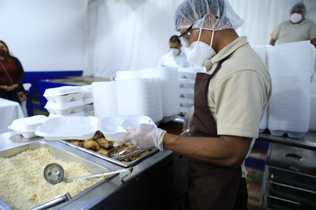 Asistencia alimentaria llega a Palín por medio de comedor social