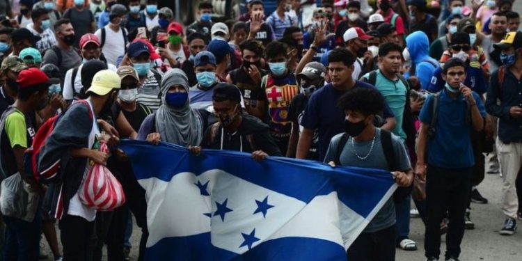 Capturan en Honduras a traficantes de personas involucrados en caravana de migrantes