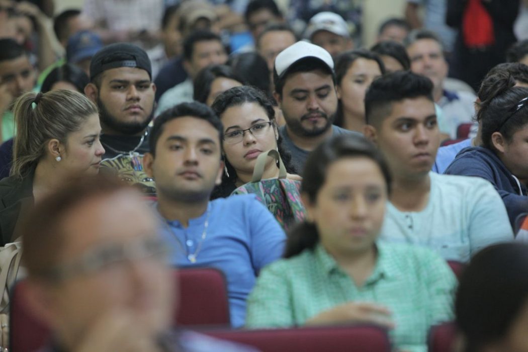Jóvenes estudiantes