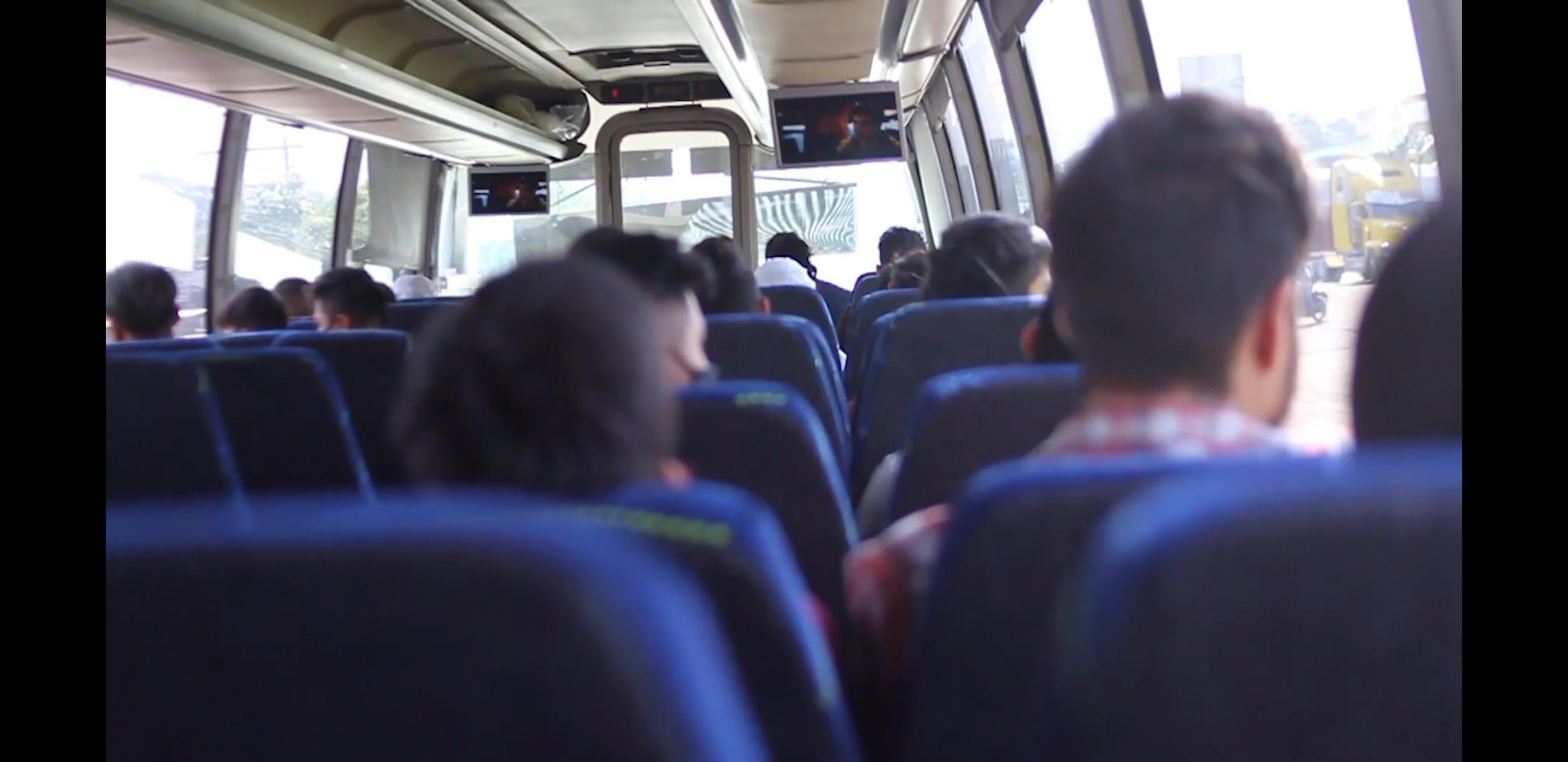 Atienden a menores migrantes que llegaron en caravana hondureña
