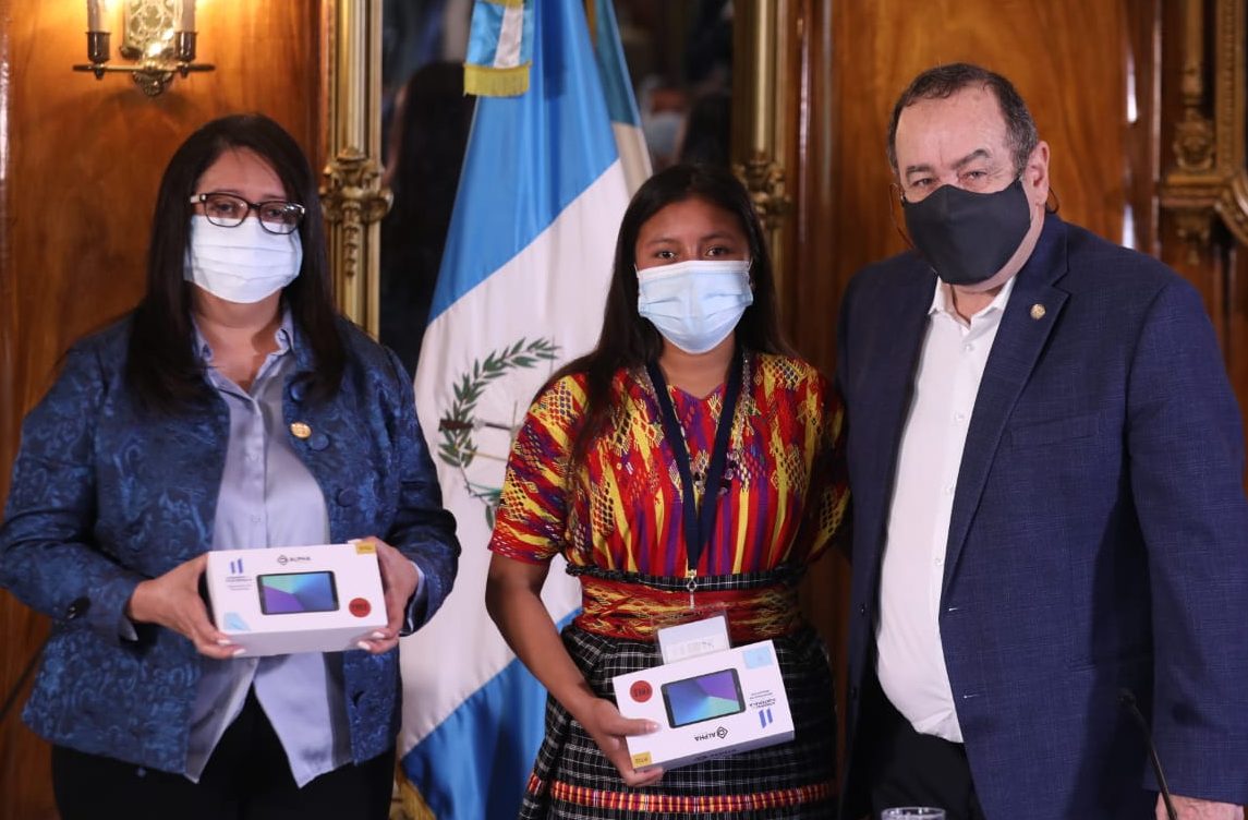 Estudiantes fortalecerán sus conocimientos con becas de inglés