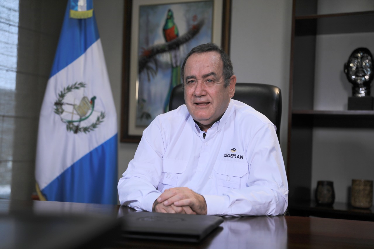 Presidente Giammattei inaugura la primera Feria Virtual de Becas del 2020
