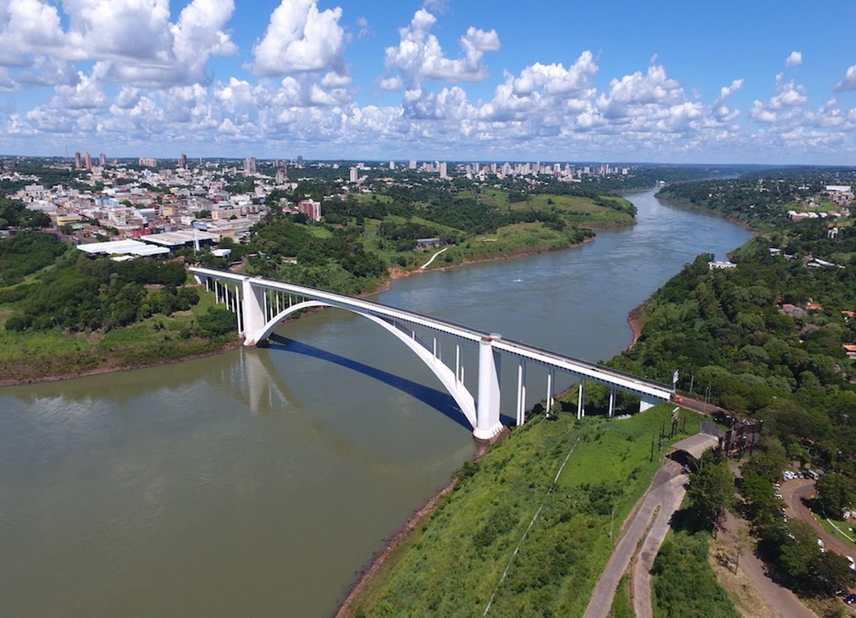 Brasil y Paraguay acuerdan reabrir paso fronterizo común