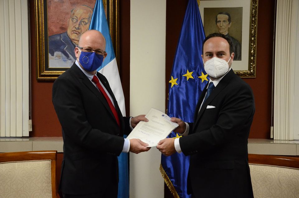 Guatemala recibe copia de estilo del nuevo embajador de la Unión Europea