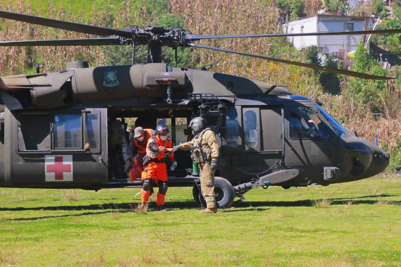 Ayuda humanitaria sigue llegando por la vía aérea