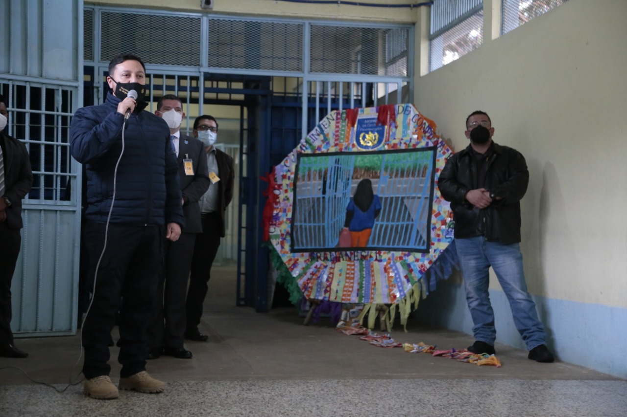 Premian a privadas de libertad en primer concurso de elaboración de barriletes gigantes